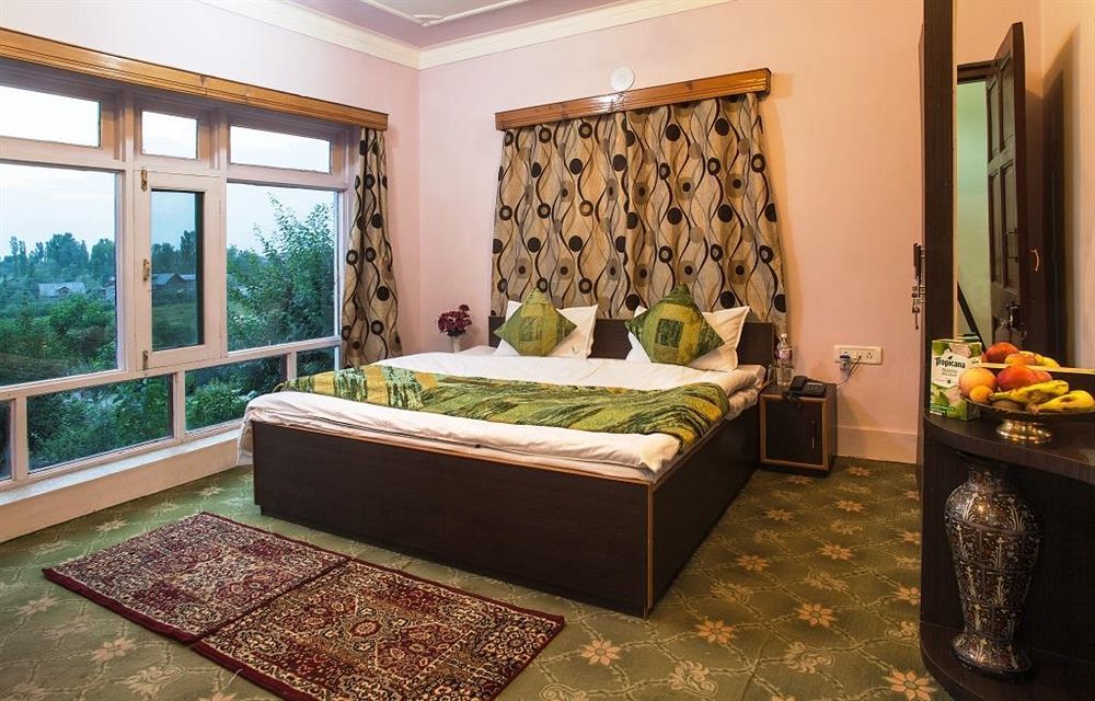 מלון Srīnagar Sheesha Residency מראה חיצוני תמונה